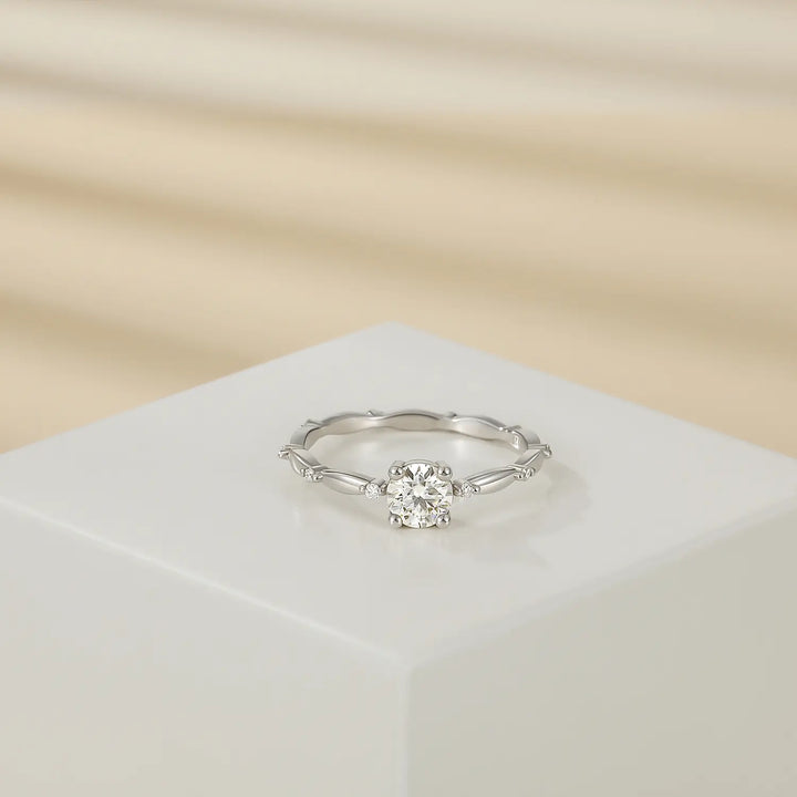 0.5 carat round brilliant cut simulated diamond
