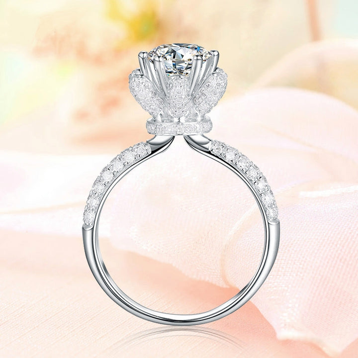 1 CT ring with round moissanite
