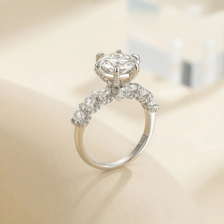 Close-up detail of 3ct round moissanite wedding ring