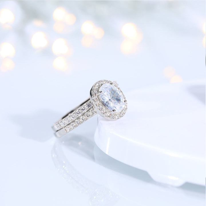 Luxurious 1.5 ct Oval Cut Bridal Set with Moissanite Diamonds