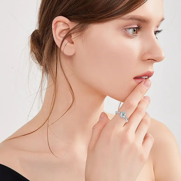 affordable angel eye four claws 1 carat moissanite worn on hand