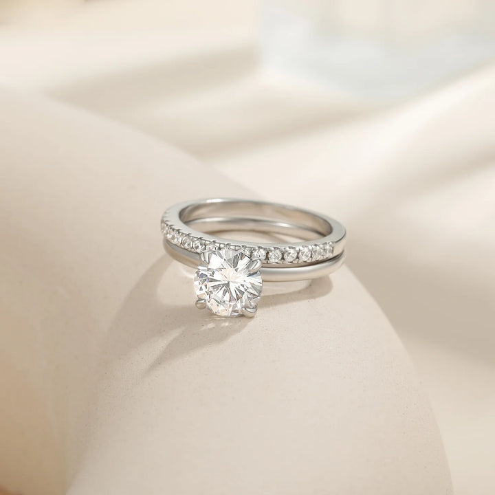 Beautiful classic engagement ring with moissanite