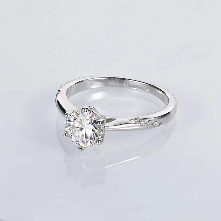 Beautiful moissanite ring with s925 sterling silver