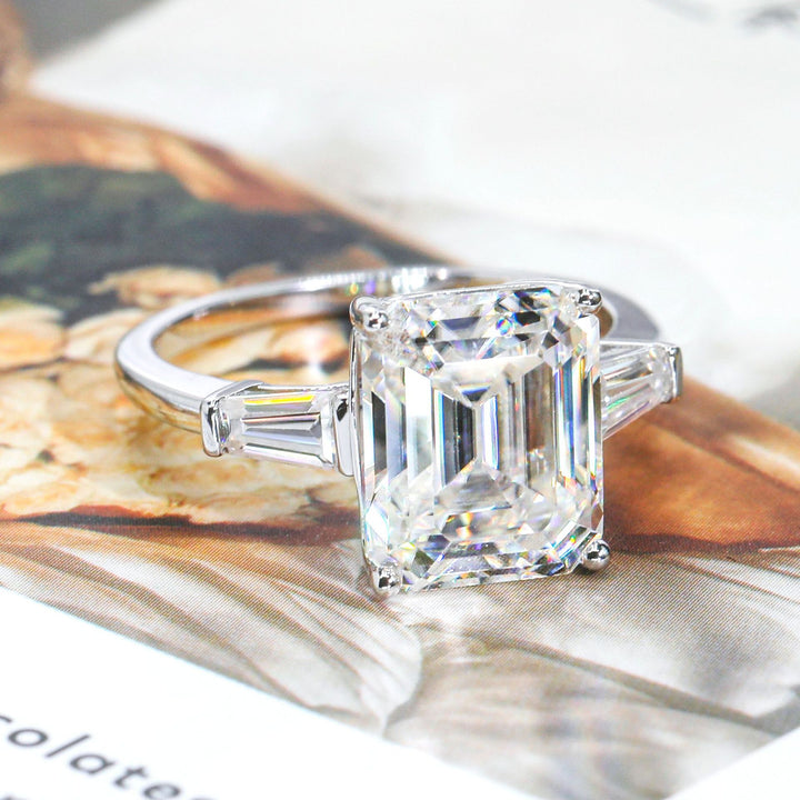 Side view of classic 5ct emerald moissanite wedding ring