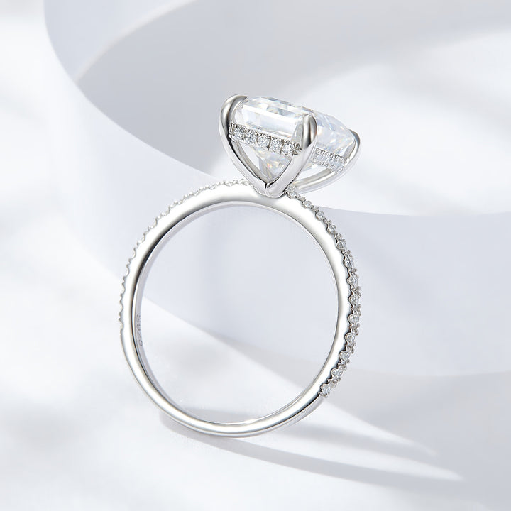 Dazzling 4 carats emerald cut moissanite ring
