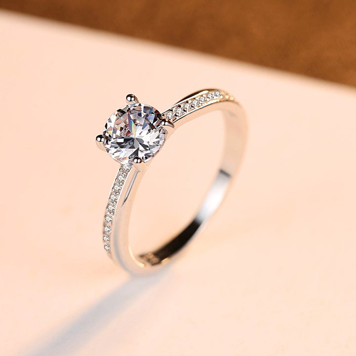 Dazzling classic engagement ring with 925 silver