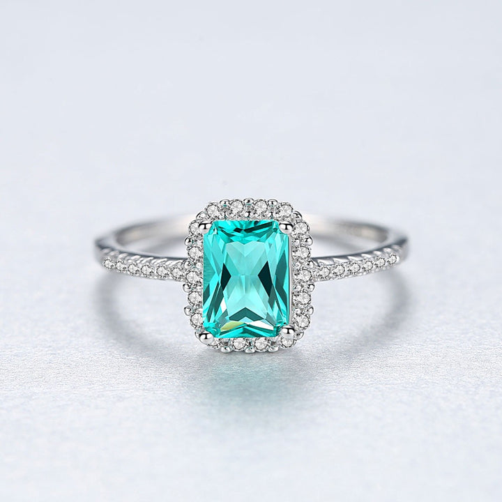 Dazzling sapphire halo ring