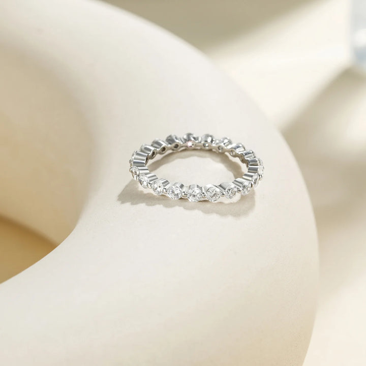 dazzling vvs1 moissanite wedding band