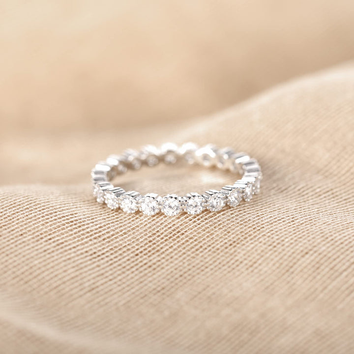 elegant silver band ring moissanite