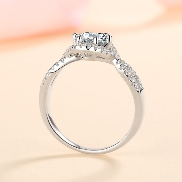 Round low profile engagement ring