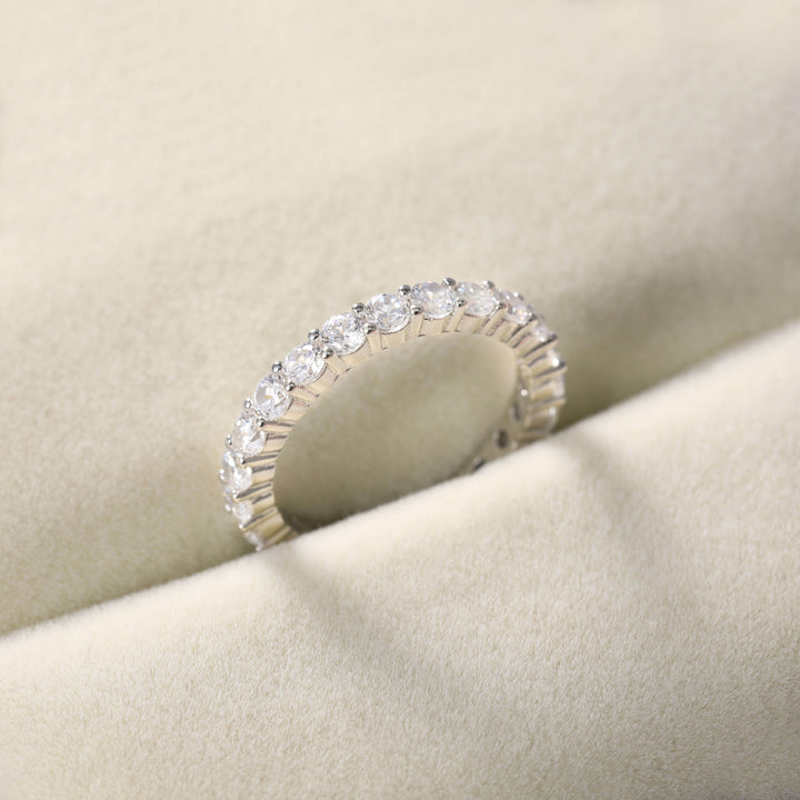  silver band ring with full moissanite