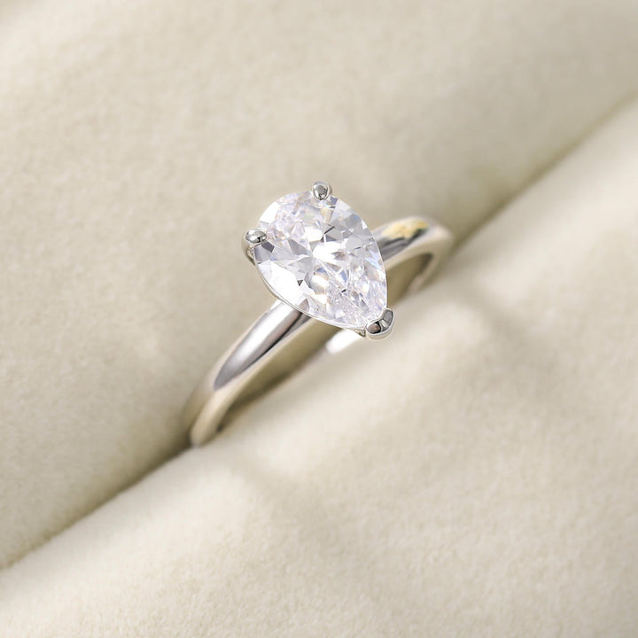 2 carats pear cut engagement ring with  moissanite
