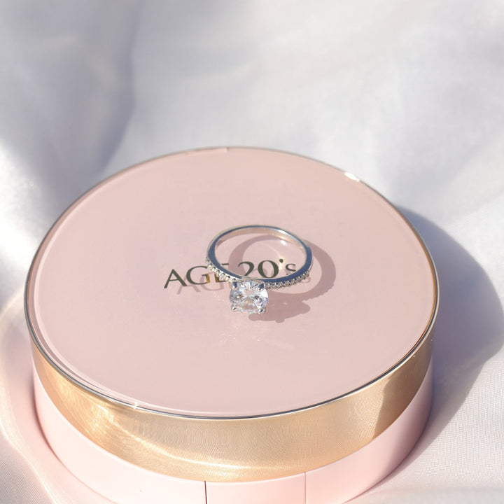 round classic engagement ring